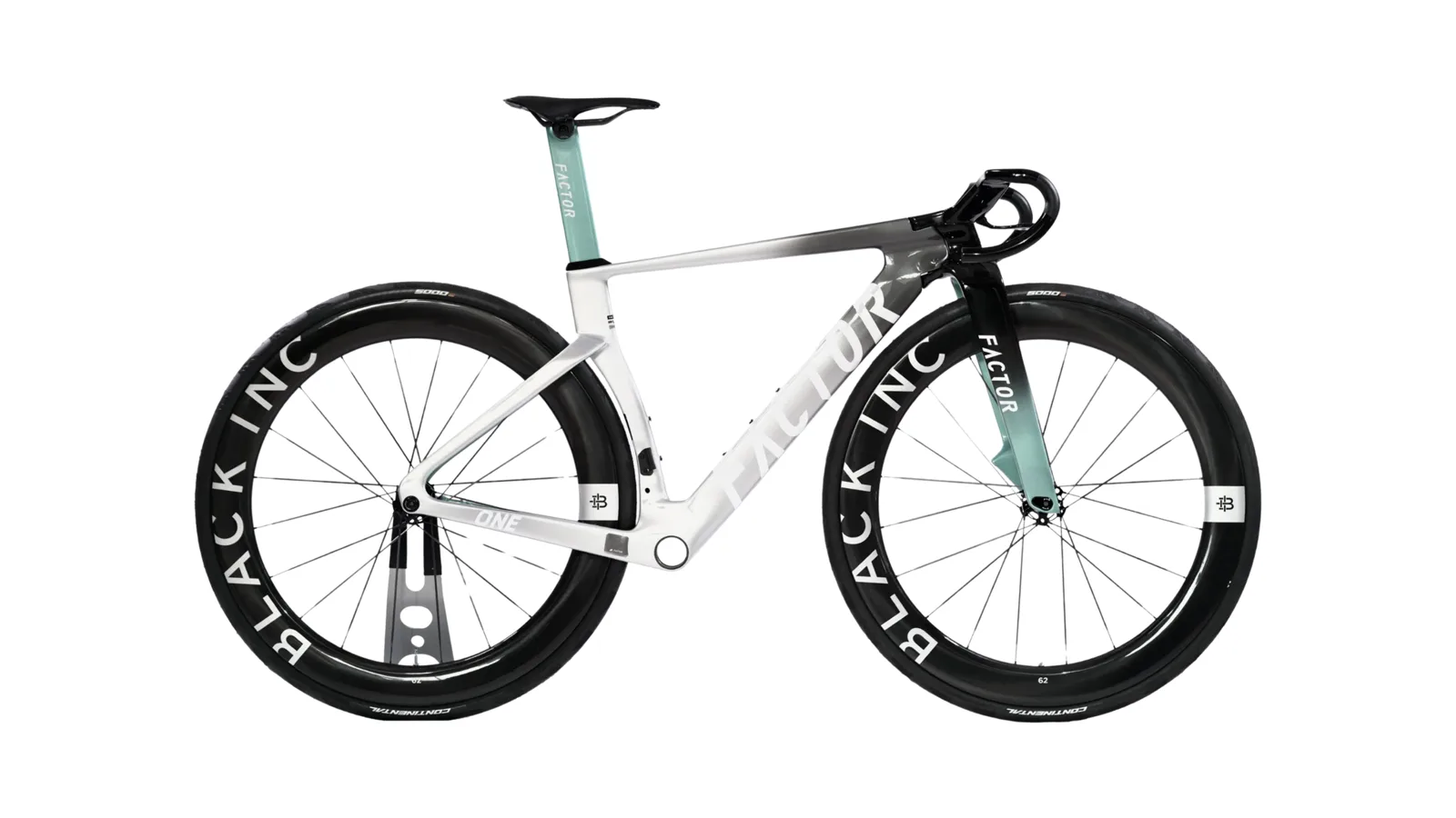 Factor ONE Rennvelo mit Black Inc Laufrädern